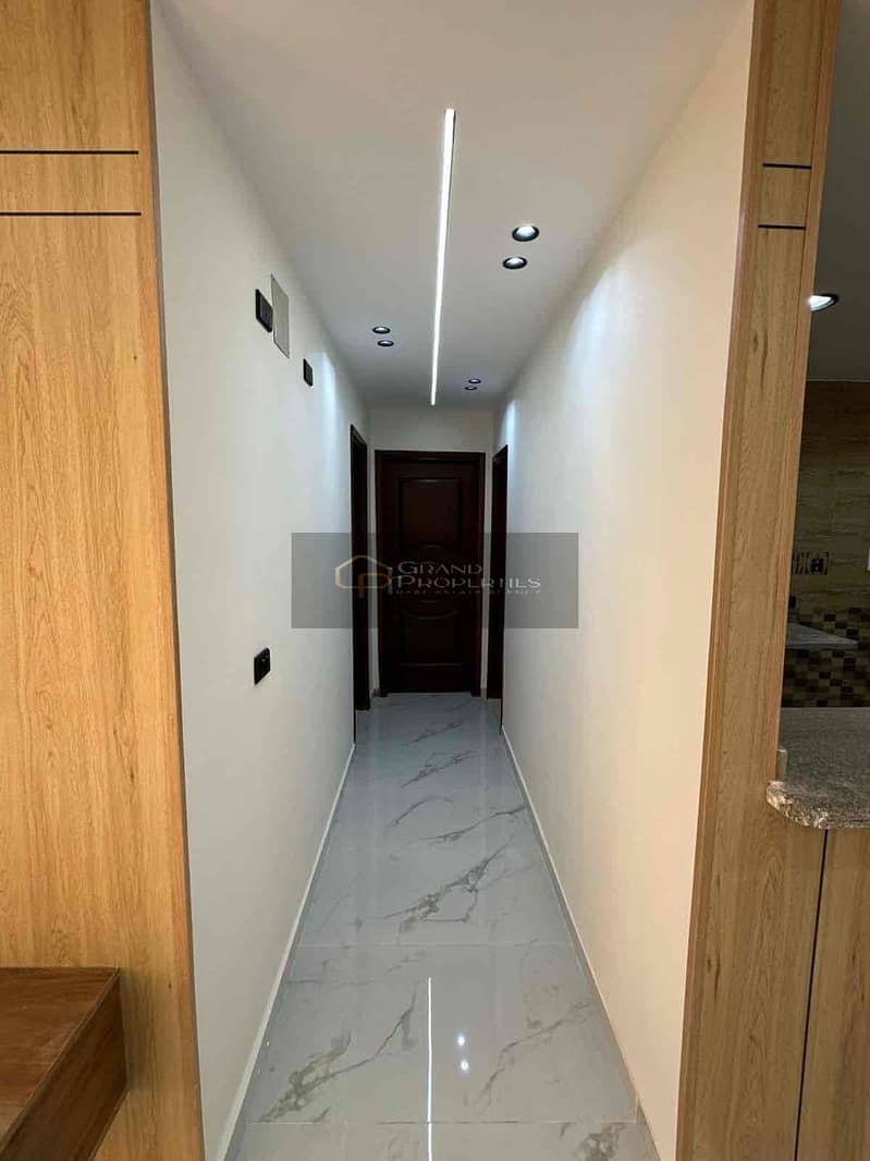 12 30d577f6-47e2-421f-a472-2f5ad4817202. jpg