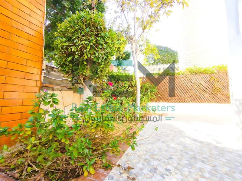 3 7e71c825-0e06-4b05-a428-6d48f42332a4. jpg