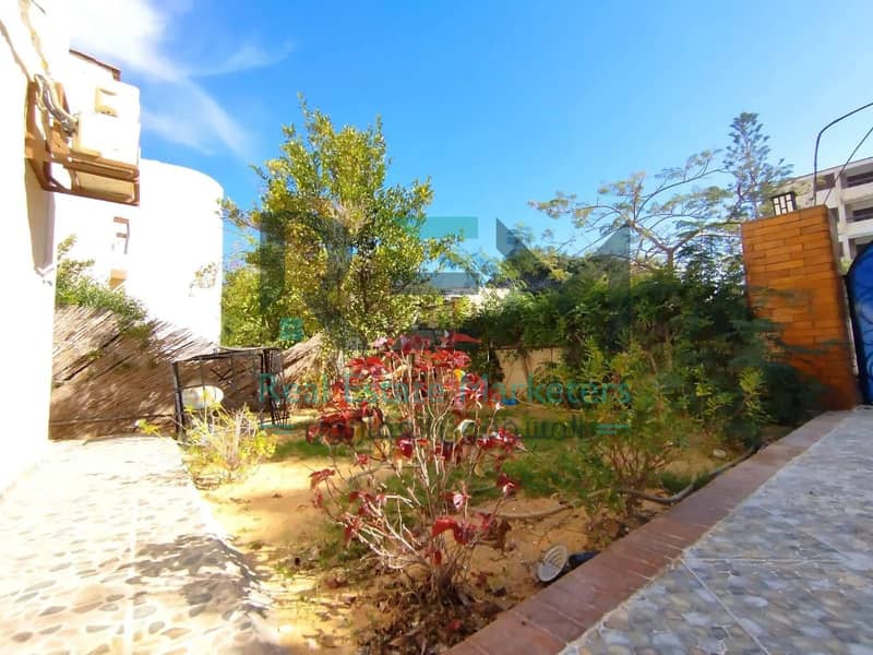 4 9d2ae55d-ddc7-4da2-a613-4d3af6586171. jpg