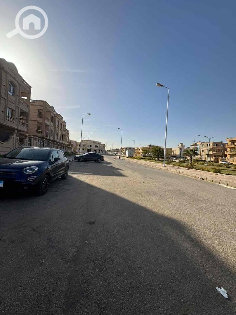 4 e8e2fa54-0fb1-4618-b42d-e4149ad24b7a. jpg