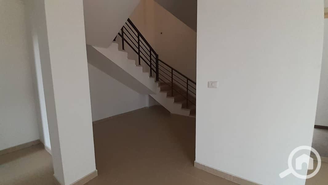 6 636477d5-04a8-41b4-8794-22dffb50ac01. jpg