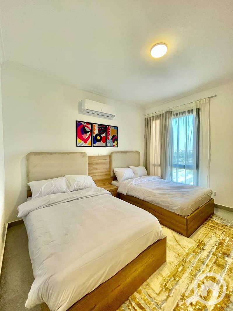 10 59e4d8a9-d003-4717-8c7b-b4f3947efc90. jpg