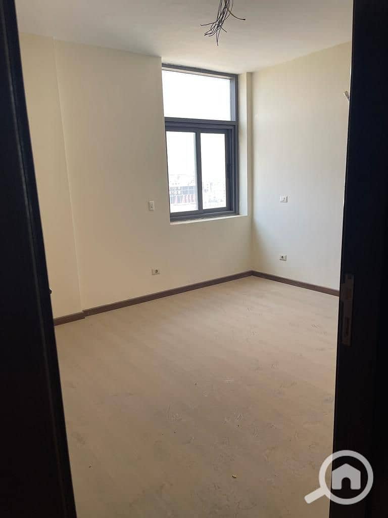 4 WhatsApp Image 2025-11-18 at 17.48. 29. jpeg