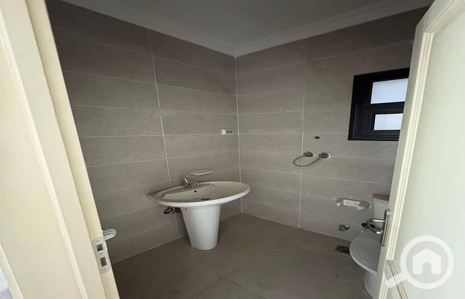 8 6cdf7676-03ba-4491-9955-b6768bd18233. jpg