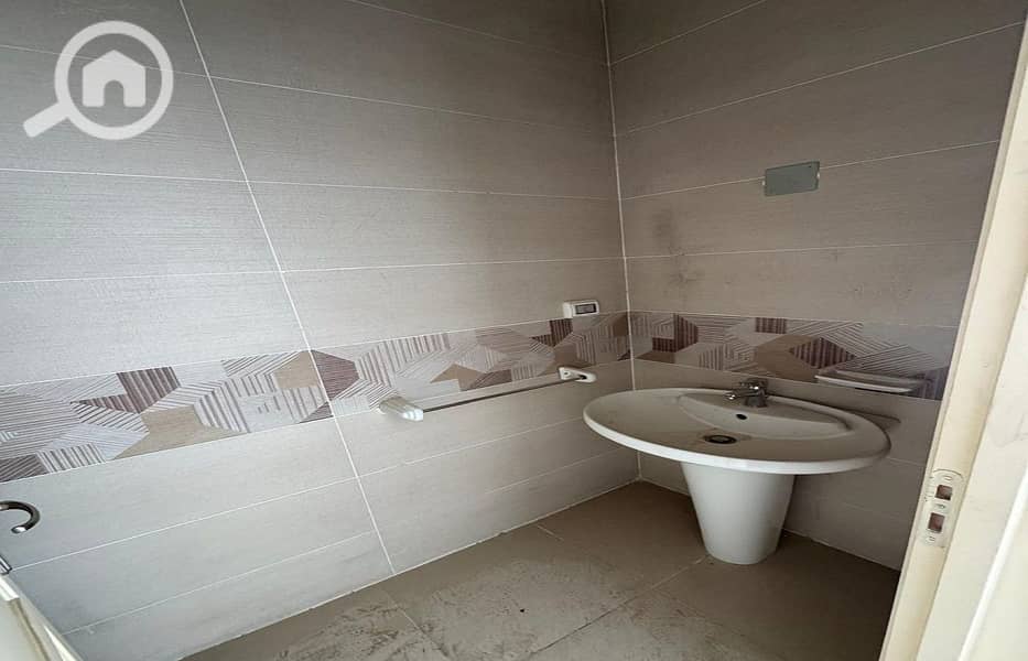 12 f9e5d7f8-bc49-486a-8120-dca32e92250a. jpg