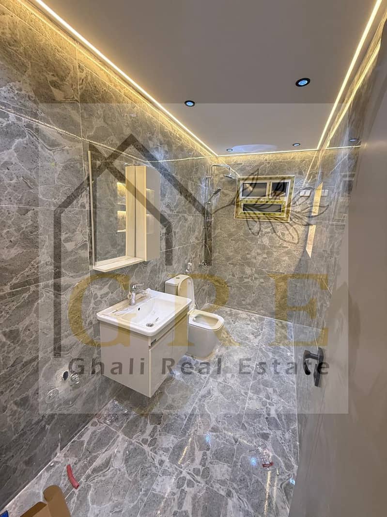 4 7347fc5e-7d40-4926-a7ab-a147bc47bf07. jpg