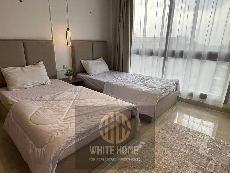 12 196c7bb4-c084-4949-a27f-af64fa12d5f0. jpeg