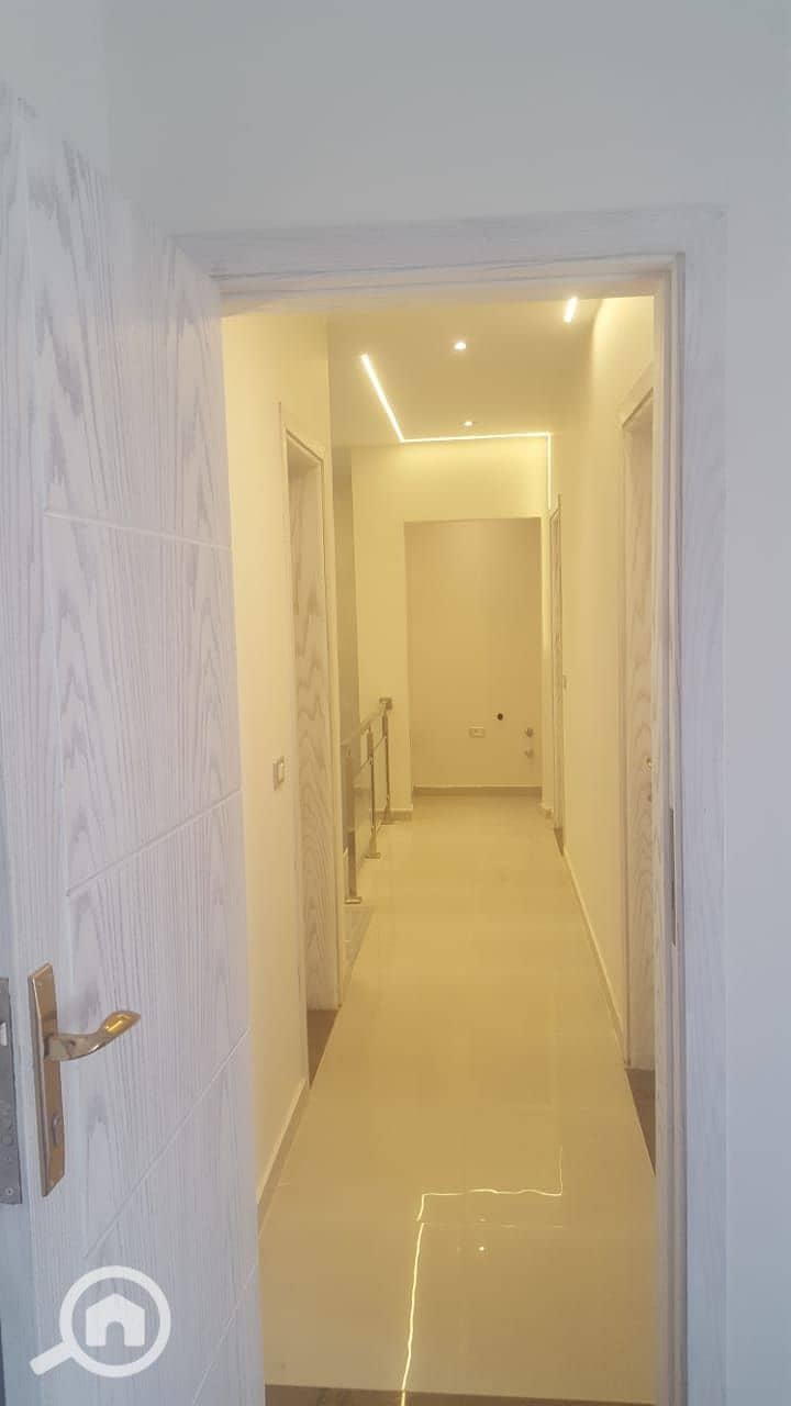 5 c0d26c40-4d99-46c4-b49d-bffe5f1e0e3d. jpg