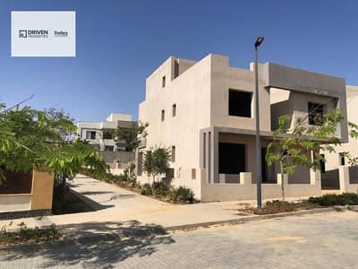 5 Bedroom Villa for Sale in 6th of October, Giza - 76dacfc8-acfe-4f30-8118-0defdf2442e7. jfif. jpg