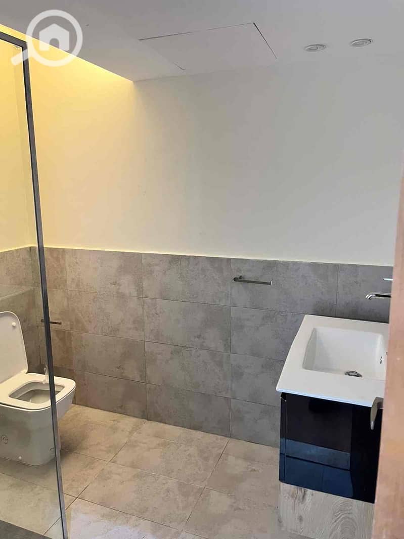 9 5a769b18-fb38-4ae8-8ace-0b5f3b0b9023. jpg