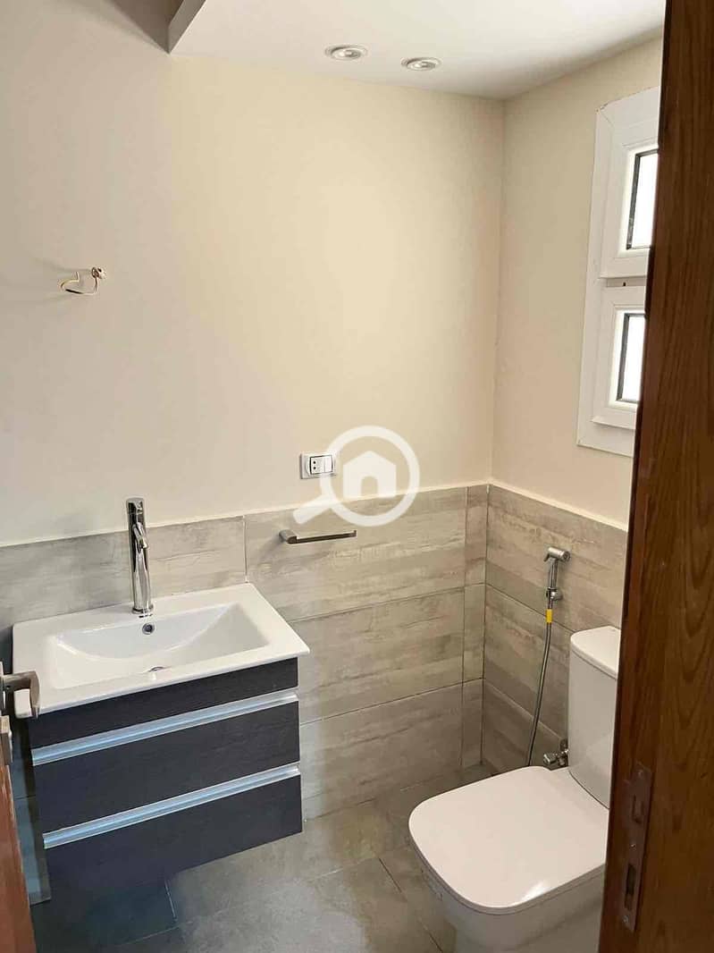 12 1f358ff6-e068-4701-b994-80f3084cbe23. jpg