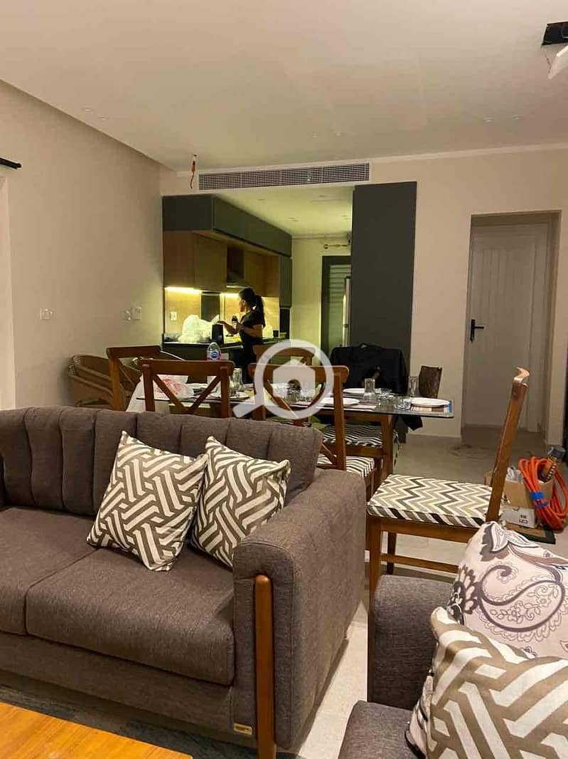 9 ed7d77da-acb8-4cba-b050-e3862aec5201. jpg