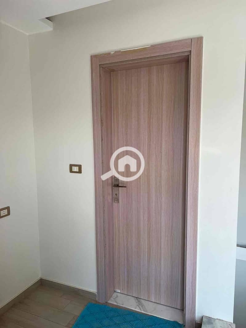 12 64fd9e08-9f2f-4571-94fa-c0e19d6a50b7. jpg