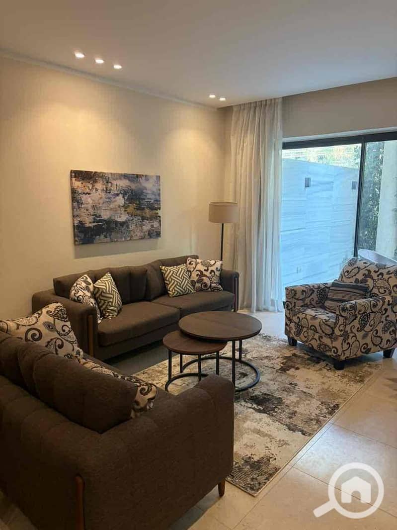 13 1519bd2f-9d80-47d0-9b31-19fbee040295. jpg