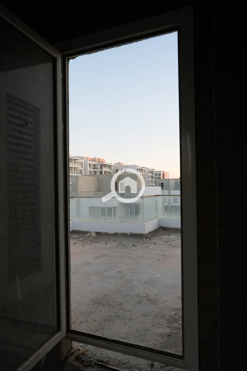 12 ba08b574-e044-4a3d-9e51-5373bfa23fc7. jpg