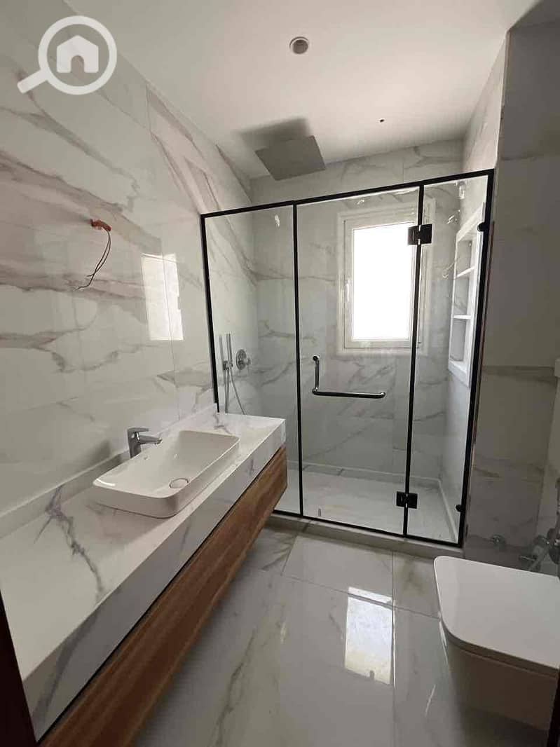 12 d7395bc5-07f2-43df-92ea-df110f95956c. jpg