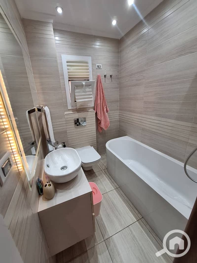 10 6ca39ed8-21ce-492d-ba1c-82442ae9b364. jpg