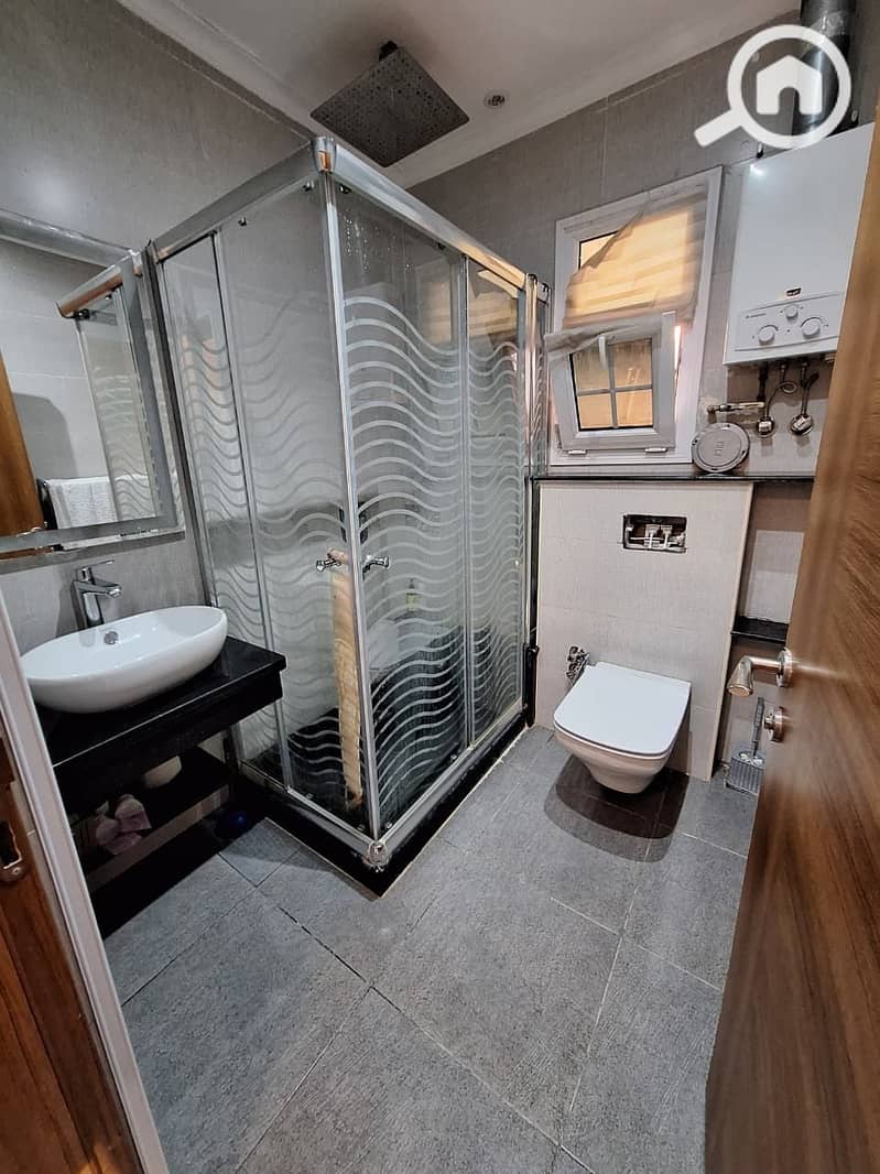 12 fcb9f728-3d2c-4c6e-8338-368c4562e4b3. jpg