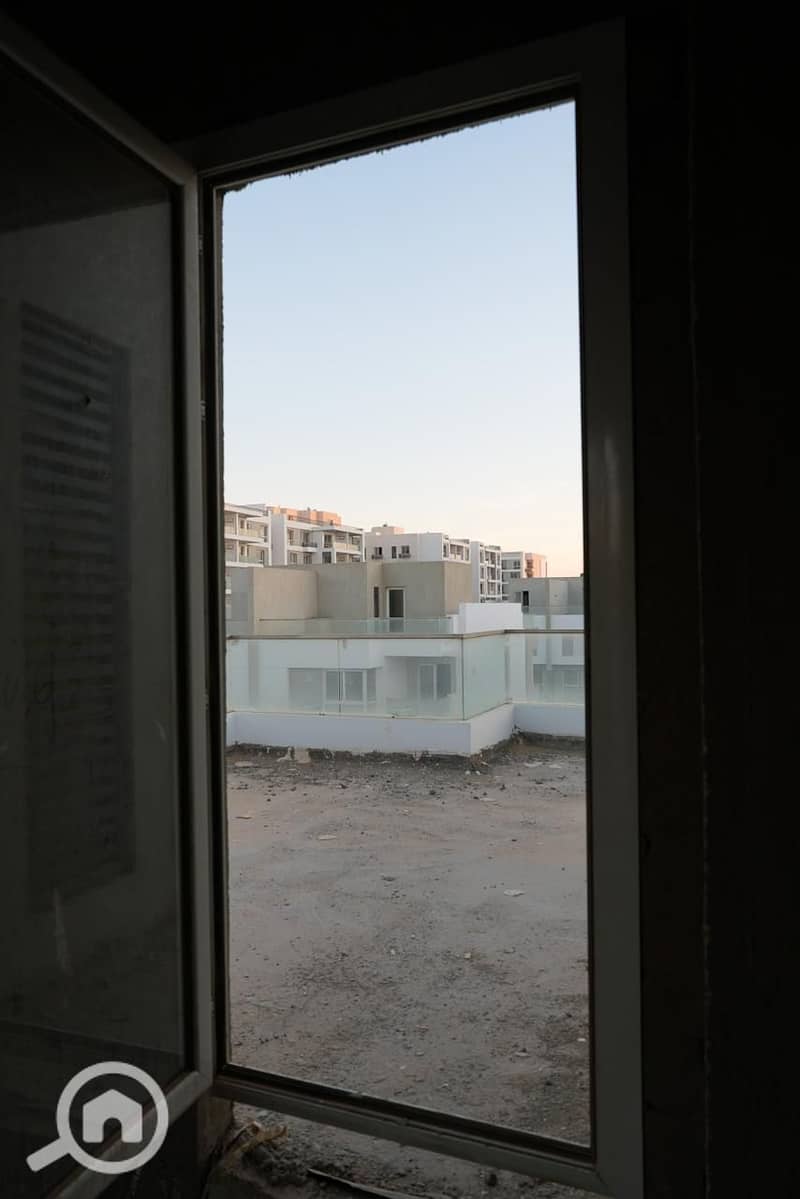 12 ba08b574-e044-4a3d-9e51-5373bfa23fc7. jpg