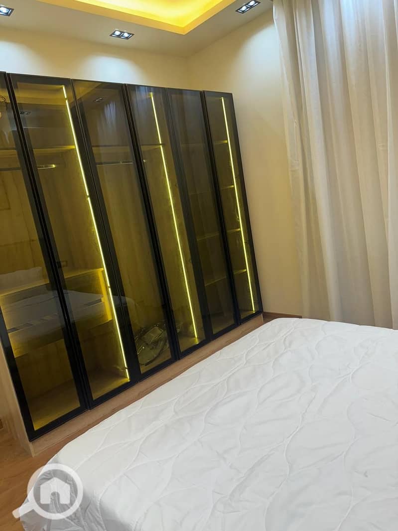 12 e208d197-b258-46a8-b136-1803eccbbcdf. jpg