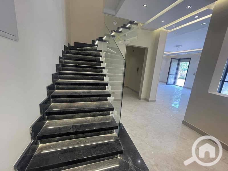 27 77e2740f-efb5-4f17-89fb-ad4c131c7482. jpg