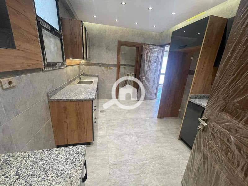 28 b7a099ad-b721-4c7a-98bd-94c6c63c2266. jpg