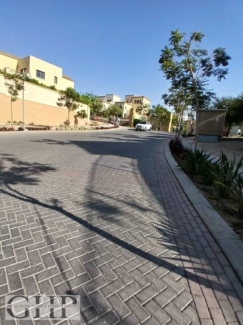 2 9b82e8ec-3c09-4c75-9a55-2791061e6f2e. jpg