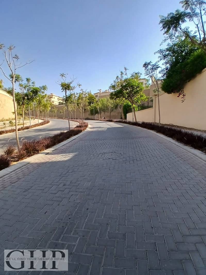 7 1040d8a8-2e2a-4400-96d5-f532fec86921. jpg