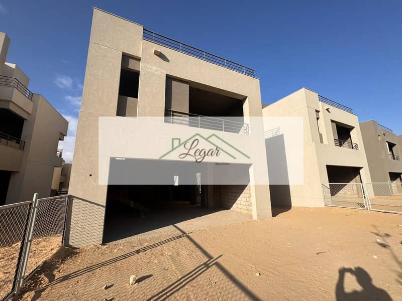 2 c7054e25-f4a1-497f-a0db-3d26d14219a9. jpg