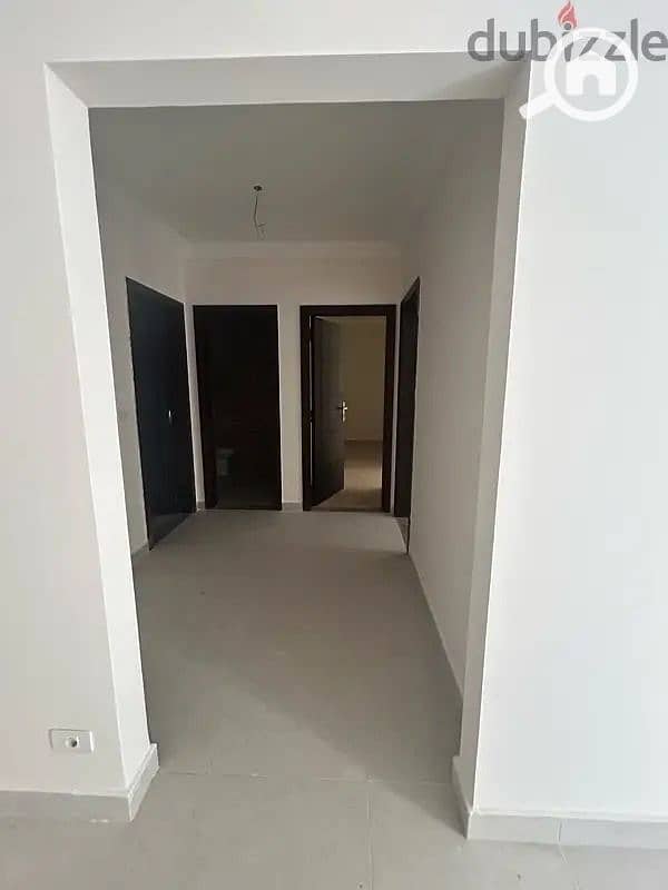 2 d4cdb9c8-6883-4e80-8f7b-990cc493ec87. jpg