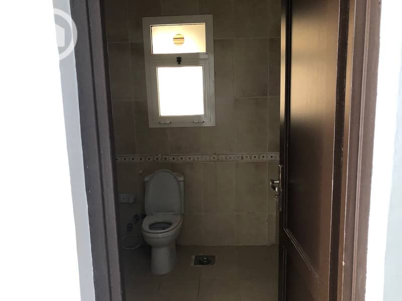 12 c0442ff6-f557-45b2-bdc2-a5d8063ce6eb. jpg