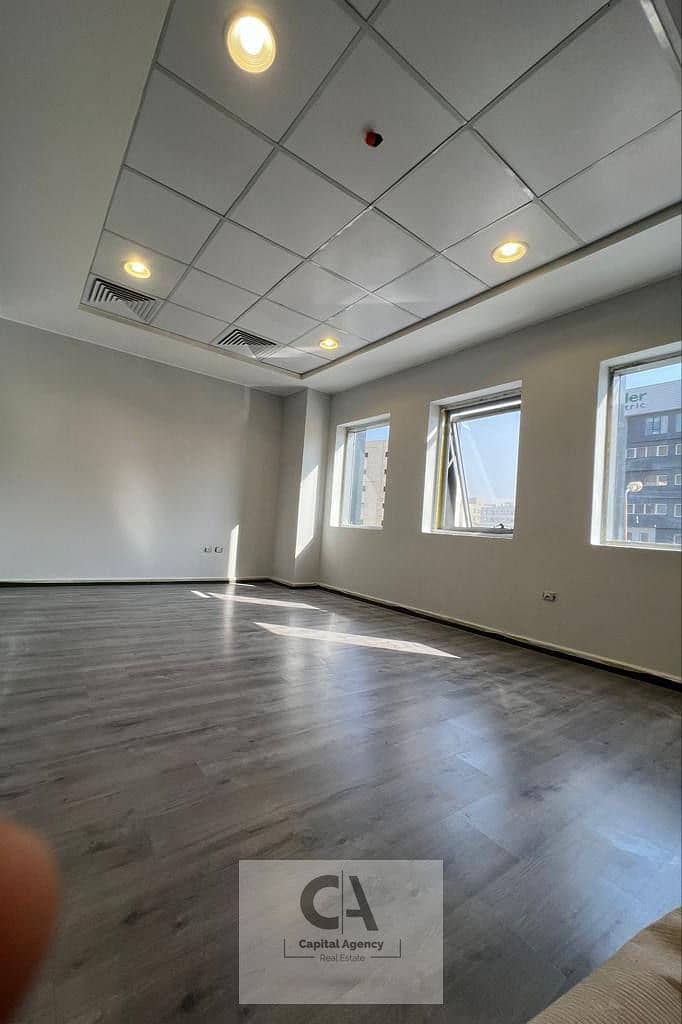 4 baa40702-7daf-4273-b553-05b16e4c1baa. jpg