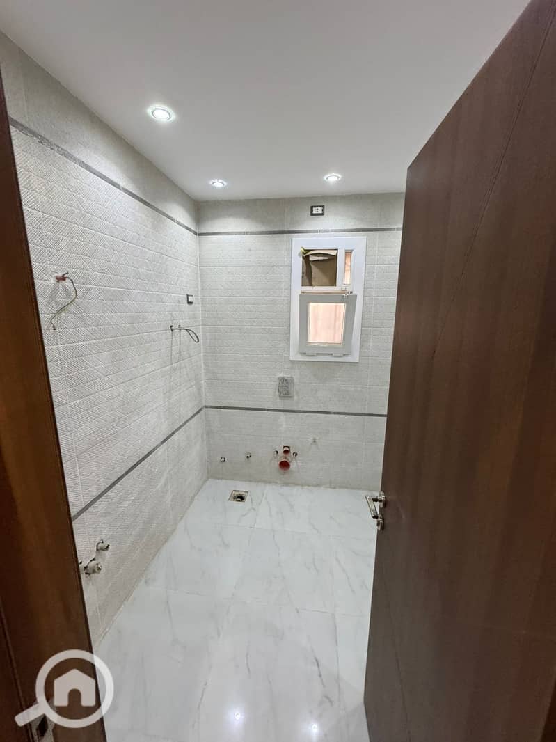 11 b464b30f-89a2-4488-91fb-e933f1a5b456. jpg