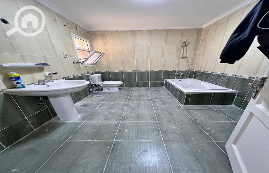 7 4416d9f9-ab9d-408a-86cd-748f6ddeb782. jpg