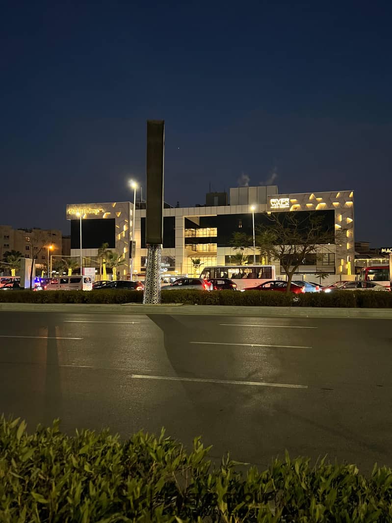 2 c947e5dd-4708-46a1-9d6b-a1f143a7add9. jpg