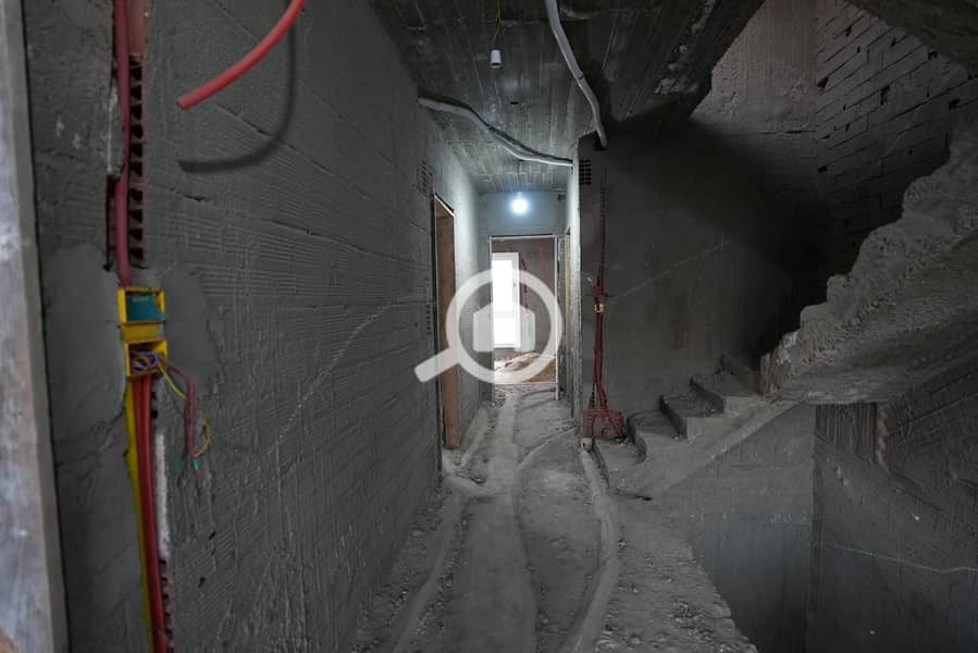 8 f75dbd52-8f4f-4e3d-b86e-596947c91d8a. jpg