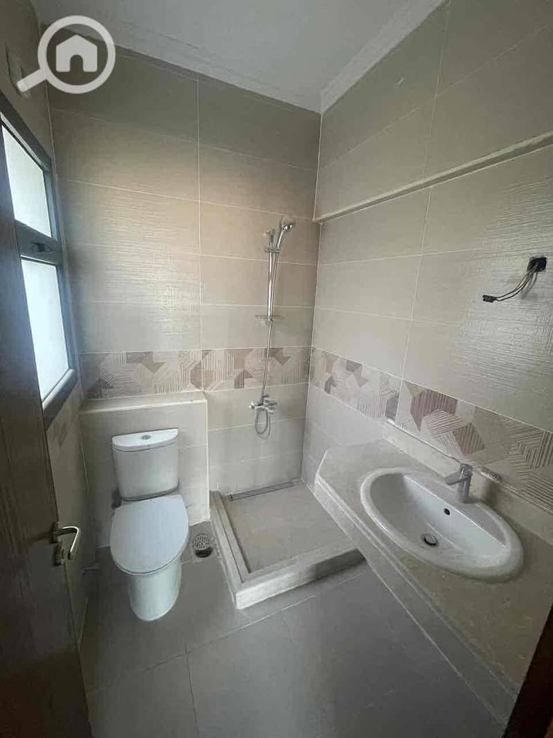 4 6751c37f-7bb9-46d0-a538-9bca5e764345. jpg