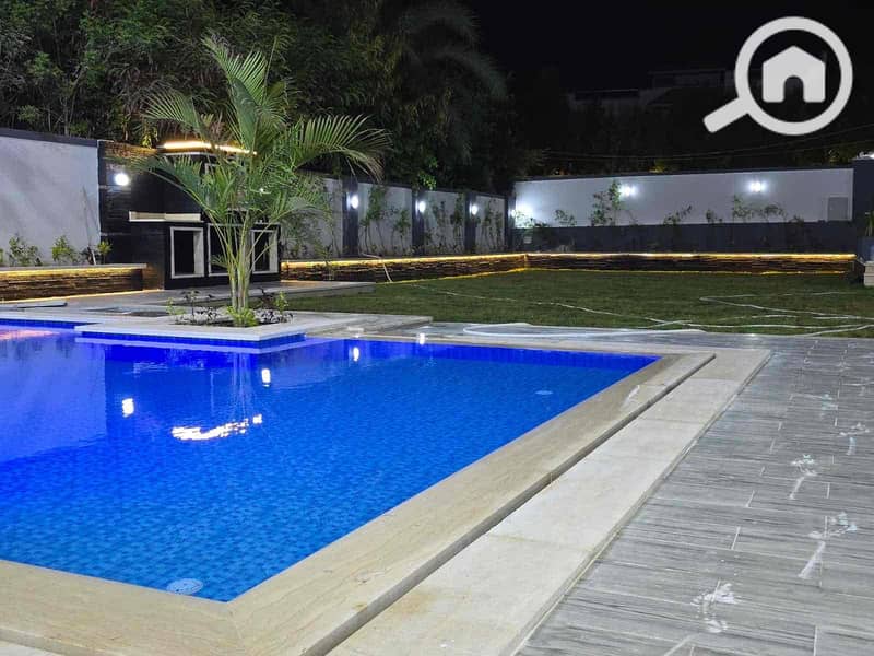 14 004d510b-b38f-4f5e-bfd8-bc5bf1522ffd. jpg