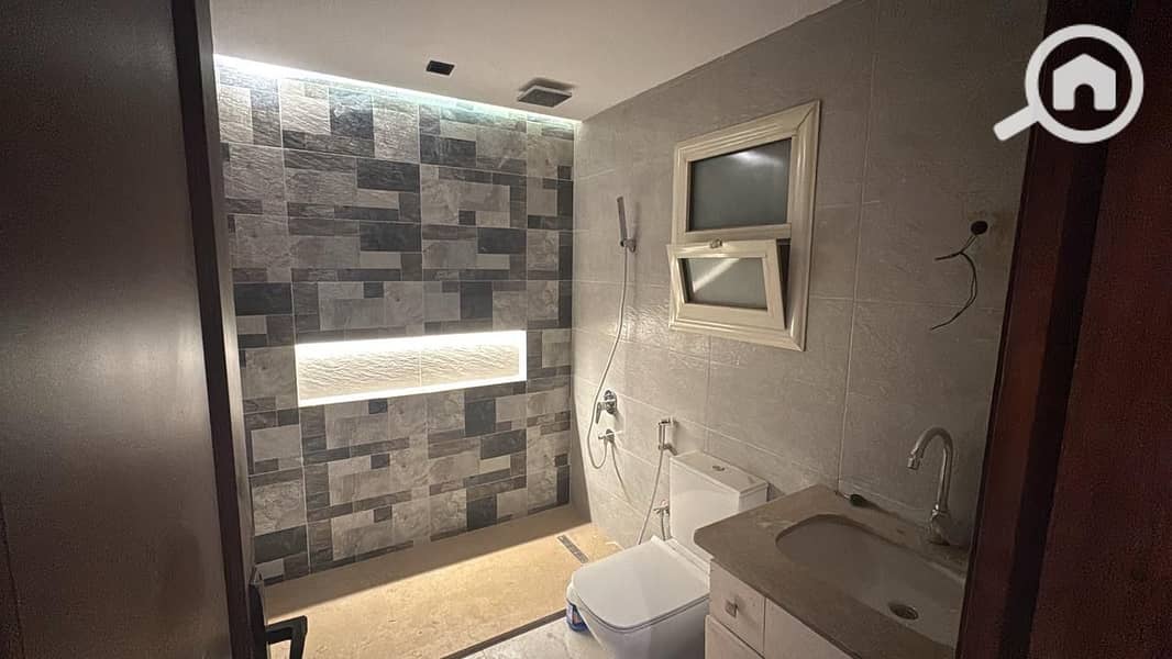 12 d18ef093-9e25-4955-b1a3-8fa023ceac47. jpeg