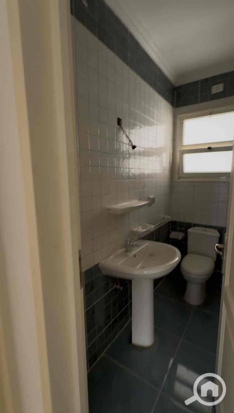 10 6677ef59-3556-465d-afeb-2c72ada1cc9e. jpg