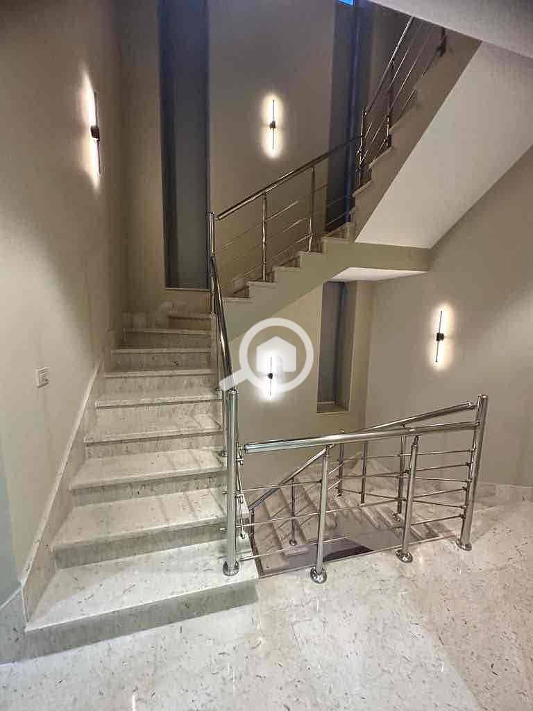 10 79d535f4-0ec1-44d9-a642-e012a9e15b0c. jpg