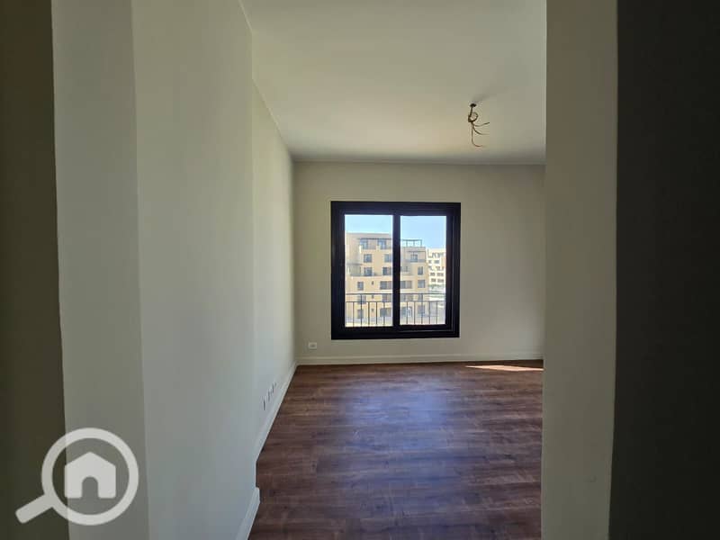 2 4bf9e707-fe2a-4b32-8818-b4e15cfd9226. jpg