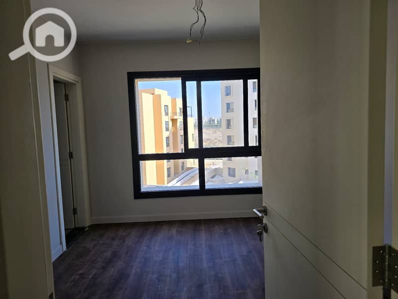 6 967fa733-519d-46f9-8c3f-f4d48686f87c. jpg