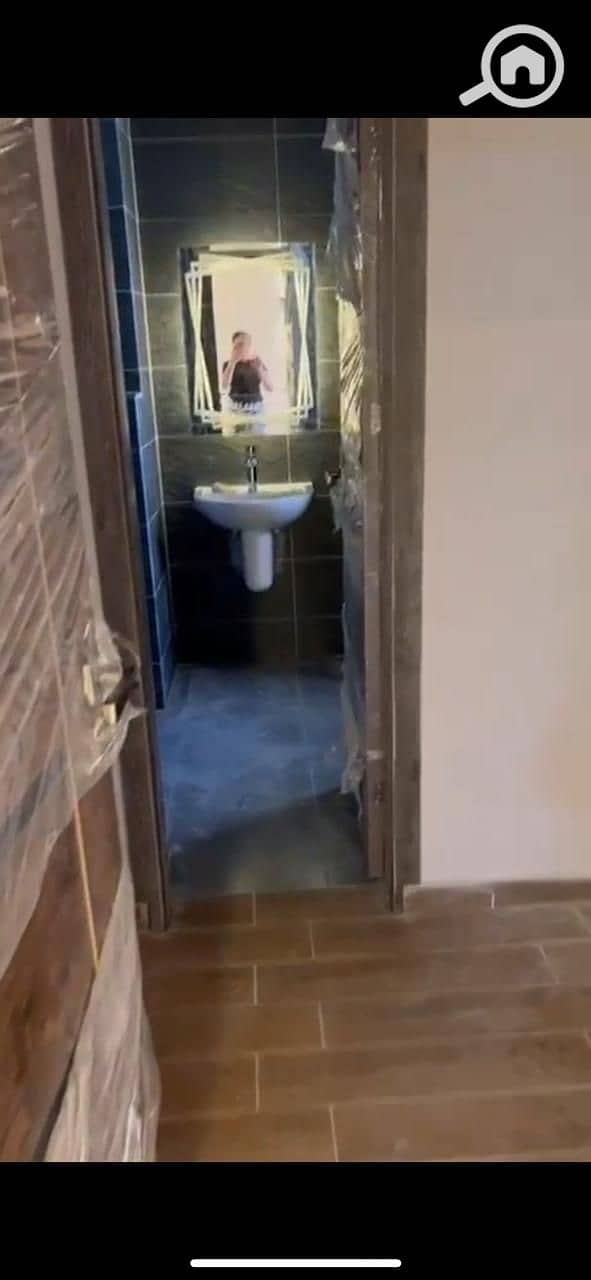 4 51c6e9d7-693b-41a5-a17e-a21e450dc550. jpg