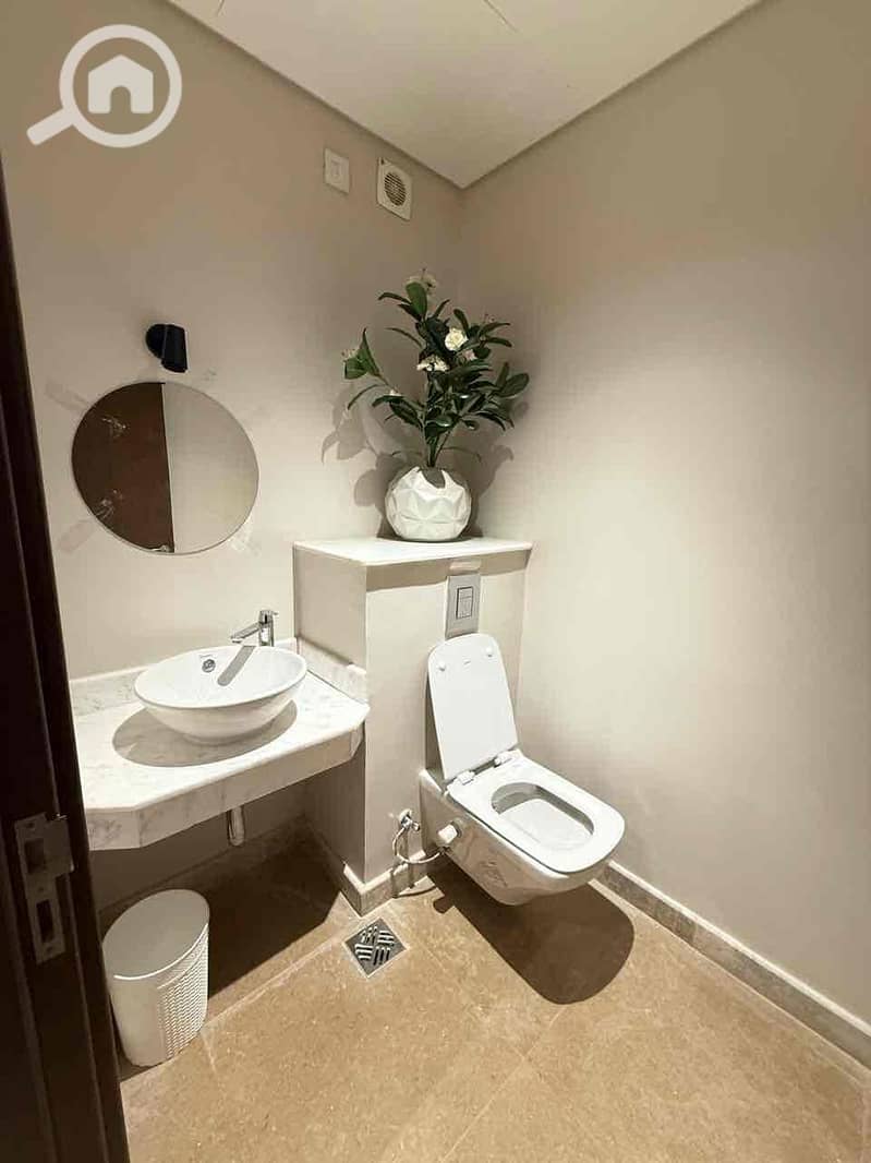 9 d0e57167-ec99-4e63-be2a-81295c525ea0. jpg