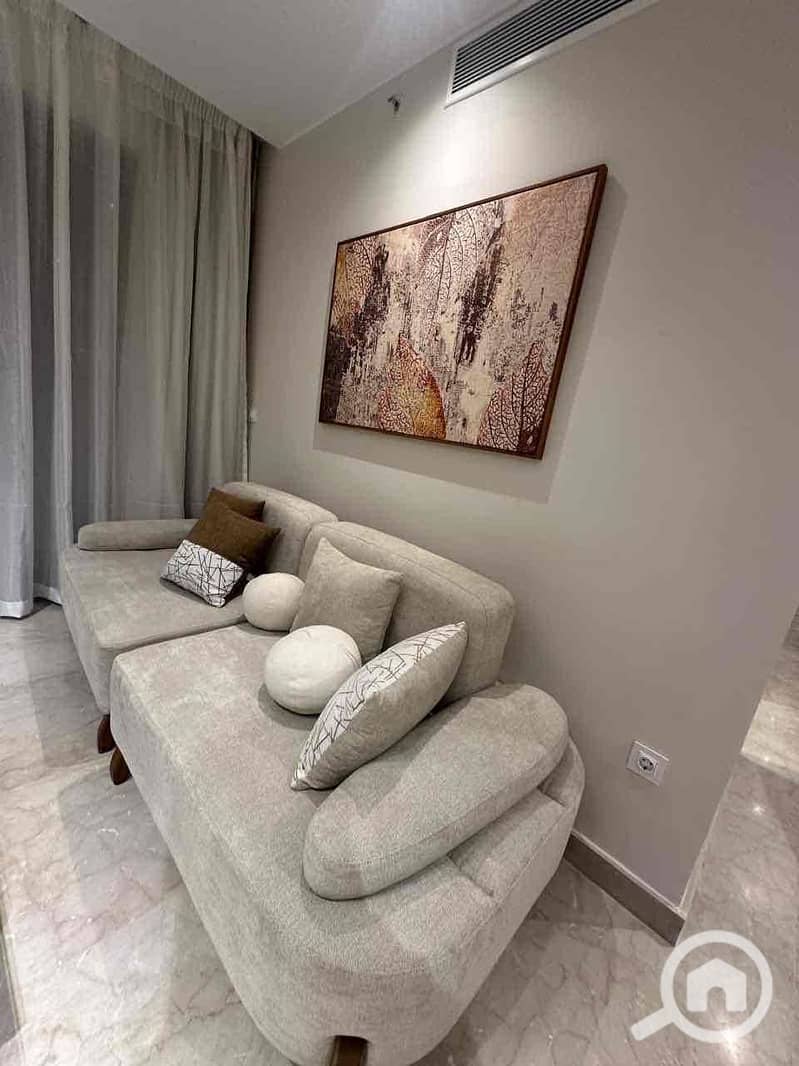 15 e4d493a4-fd70-498b-b351-c05a65f61a58. jpg