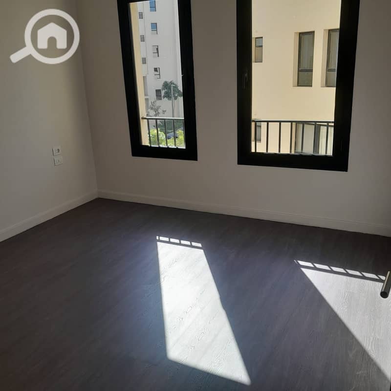 8 067e321f-c16f-4b41-8c5b-432501156c27. jpg