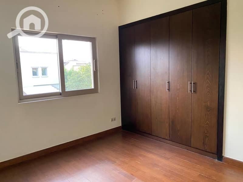 4 0e265700-a5c1-4015-a85f-f34620a7773b. jpg