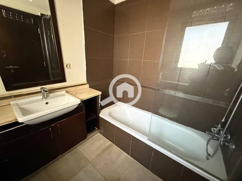 7 5a413998-7e8a-46c6-b09e-deea8bbbf63e. jpg