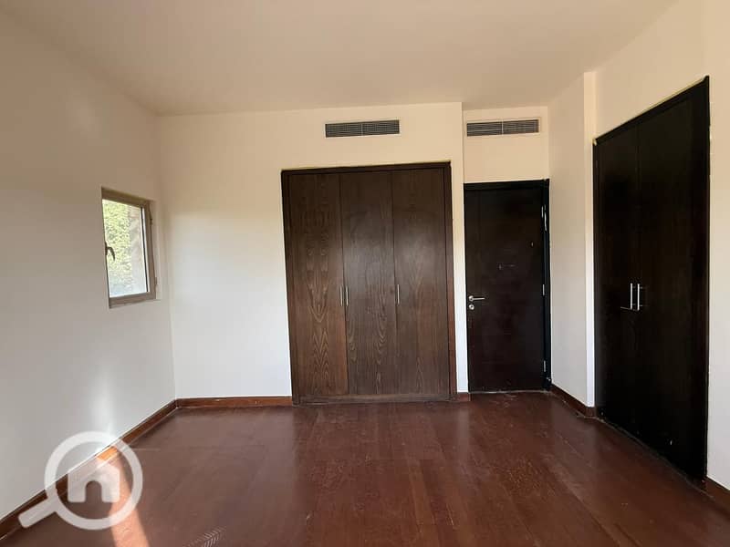 10 485e49c4-68bf-4dff-8a8a-6b624f08245f. jpg